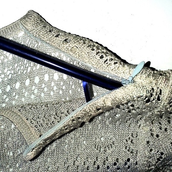 Vintage St. John Griffith Gray Silver Metallic Knit Crochet Top size 6 - Picture 3 of 7